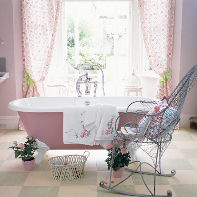 Inspirasi Kamar Tidur dan Bathtub Shabby Chic Menawan yang Terlalu Seru untuk Dilewatkan