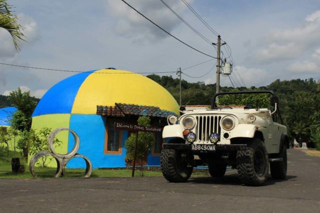 Rumah Domes Teletubbies di Prambanan Kini Berwarna-warni. Jadi Makin Hits dan Pengen Berkunjung Ke Sini!