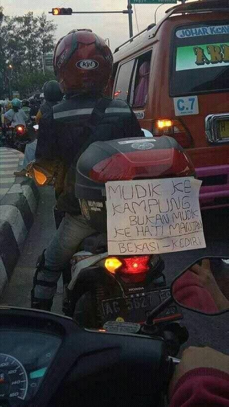 Curhatan Pemudik Galau yang Belum Bisa Bawa Menantu. Kocak Banget Sih Kata-kata Mereka!