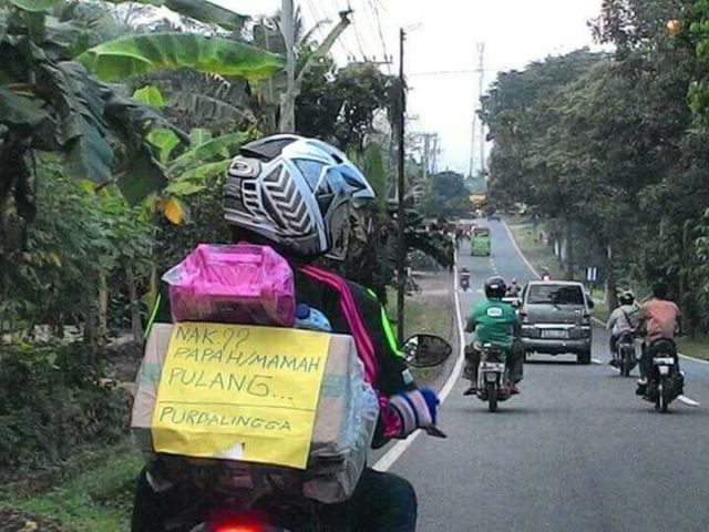 Curhatan Pemudik Galau yang Belum Bisa Bawa Menantu. Kocak Banget Sih Kata-kata Mereka!