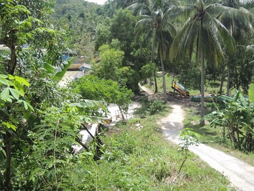 pegunungan karst di pantai tawang