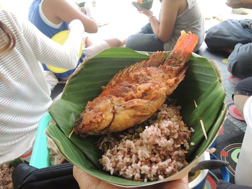 menu makanan di warung makan pantai tawang