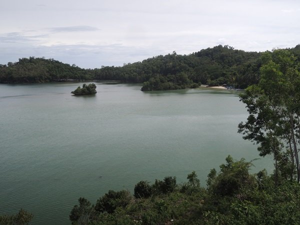 pantai tawang di sisi barat