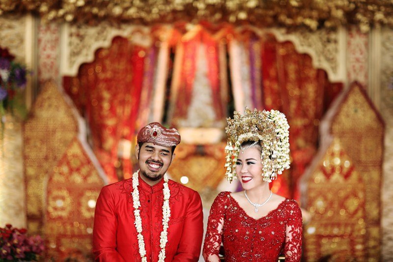 Makna Busana Pengantin Berdasarkan Warnanya. Sudah Cocok Belum dengan Tema Pernikahannya?