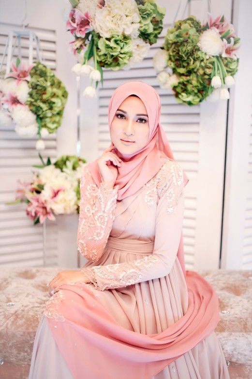 12 Inspirasi Busana Lamaran Berhijab Menutup Dada, Tampil Sopan Nan Elegan di Hari Istimewa