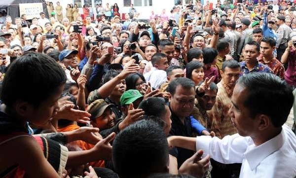 Dapat Perlakuan Kasar dari Penjaga Jokowi, Pria Ini Curhat di Medsos. Kan Cuma Mau Lihat Presiden :(