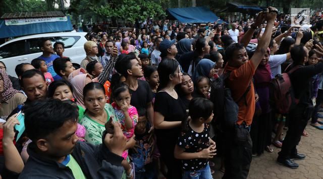 Niatnya Melayat Jupe, Tapi Malah Pada Heboh dan Mengganggu Proses Pemakaman, Mending Pulang Aja Deh