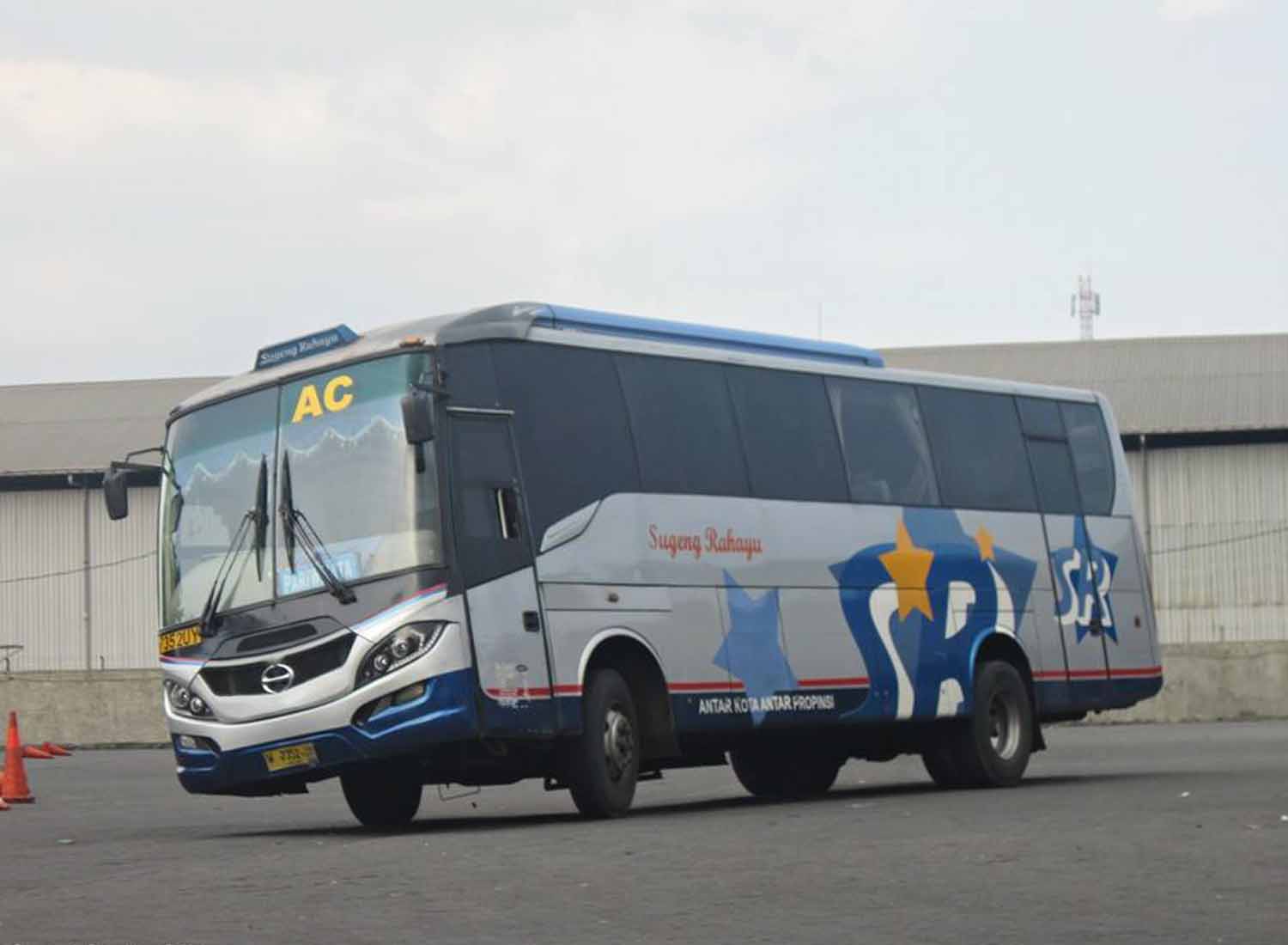 Dari Tembang Kenangan Sampai Dangdut Koplo, Ini Deretan Lagu yang Sering Diputar di Bus Antarkota!