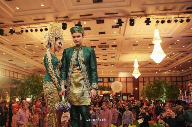 Makna Busana Pengantin Berdasarkan Warnanya. Sudah Cocok Belum dengan Tema Pernikahannya?