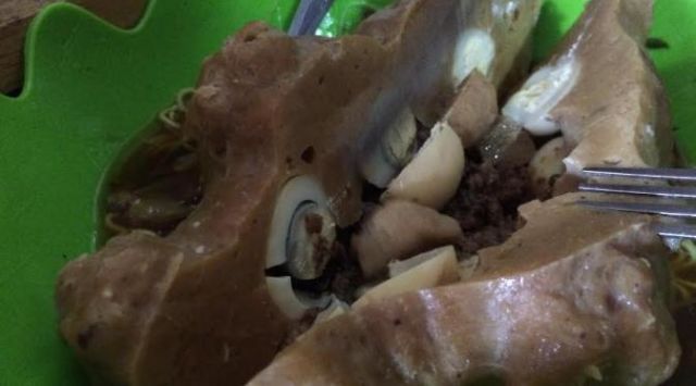 Bakso Buaya Beranak Ini Bentuknya Memang Ngeri, Tapi Rasanya Begitu Nikmat!