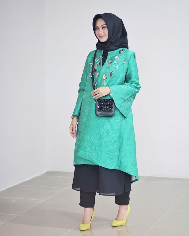 Inspirasi Gaun Muslimah Elegan untuk Kondangan A la Selebgram. Minim Glamor Tapi Menawan!