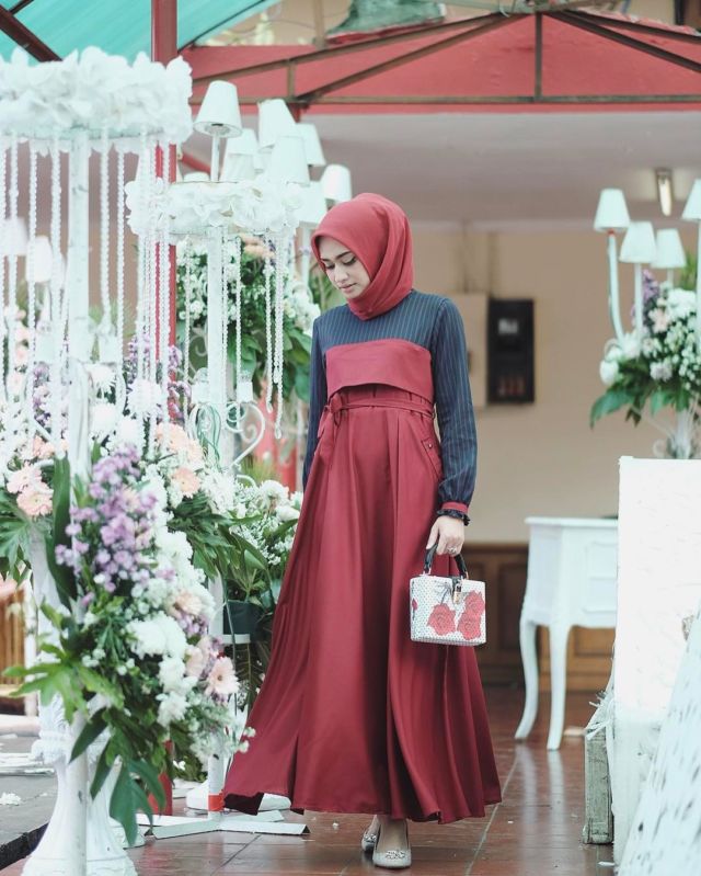 Inspirasi Gaun Muslimah Elegan untuk Kondangan A la Selebgram. Minim Glamor Tapi Menawan!