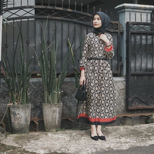 Inspirasi Gaun Muslimah Elegan untuk Kondangan A la Selebgram. Minim Glamor Tapi Menawan!