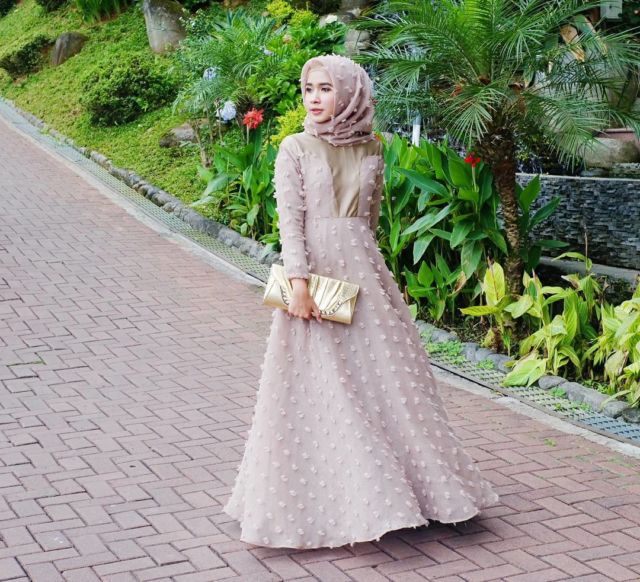 Inspirasi Gaun Muslimah Elegan untuk Kondangan A la Selebgram. Minim Glamor Tapi Menawan!