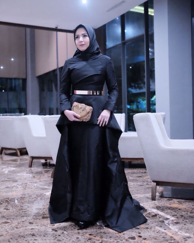 Inspirasi Gaun Muslimah Elegan untuk Kondangan A la Selebgram. Minim Glamor Tapi Menawan!