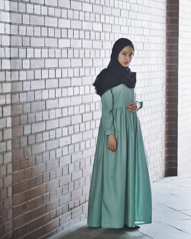 Inspirasi Gaun Muslimah Elegan untuk Kondangan A la Selebgram. Minim Glamor Tapi Menawan!