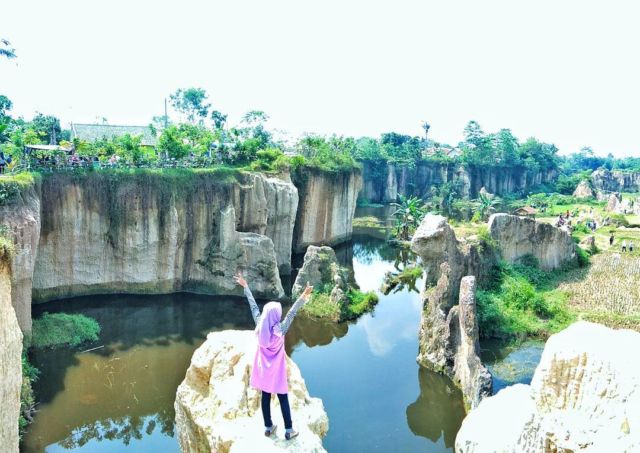 Kandang Godzilla, Destinasi Menakjubkan yang Sedang Hits di Tangerang. Beneran Ada Godzilla Di Sana?