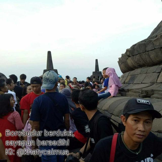 Netizen Ini Protes Tentang Kelakuan Buruk Turis di Candi Borobudur. Ternyata Banyak yang Nggak Sepakat!