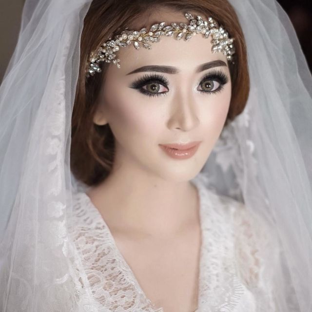 Riasan Mata Barbie Ala MUA Imel Vilentcia Ini Lagi Tren! Jadi Langganan Pengantin Wanita Nih