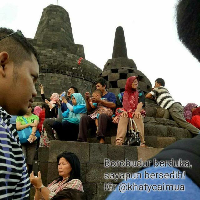 Netizen Ini Protes Tentang Kelakuan Buruk Turis di Candi Borobudur. Ternyata Banyak yang Nggak Sepakat!