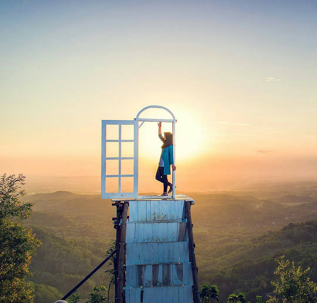 Pintu Langit, Spot Foto Paling Hits dan Instagrammable di Dlingo, Bantul. Bakal Bikin Kamu Enggan Pulang!