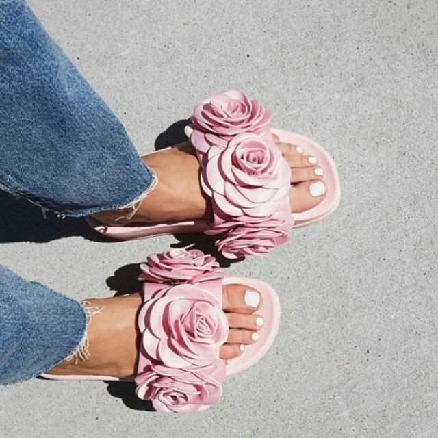 18 Serba-serbi Sandal Platform Lucu yang Bikin Kamu Tampak Tinggi. Sudah Punya Belum?