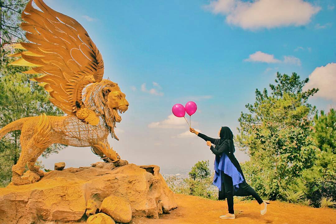 Taman Langit Gunung Banyak, Spot Selfie Bagaikan Negeri Dongeng di Malang yang Harus Kamu Datangi Segera!