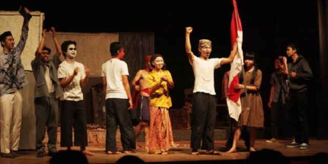 pengertian seni teater