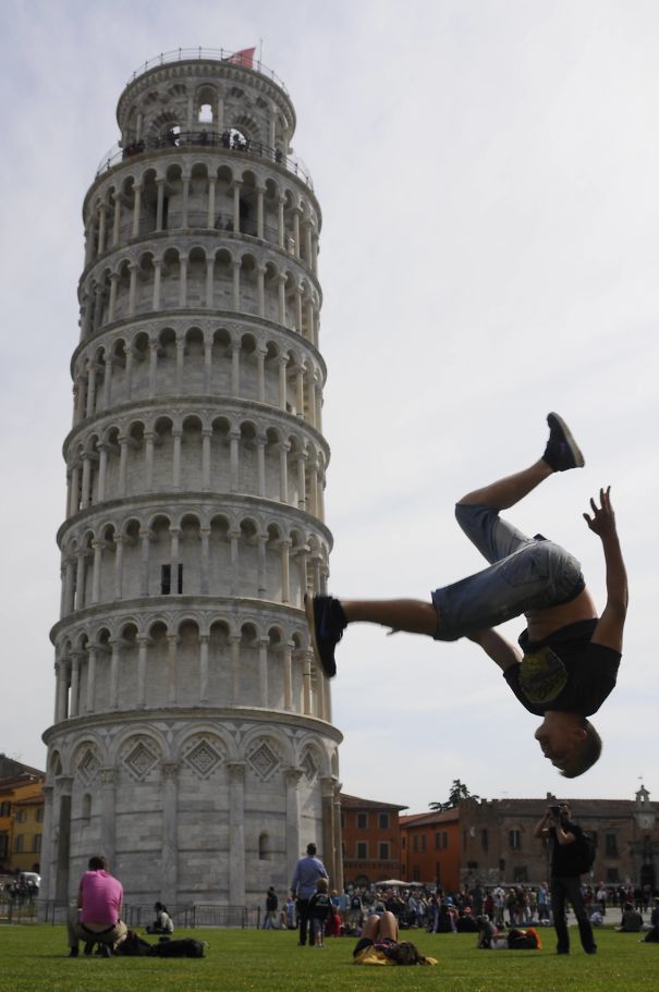 10 Teknik Berfoto di Menara Pisa yang Unik dan Nggak Biasa. Kreatif Sekali Turis-turis Ini!