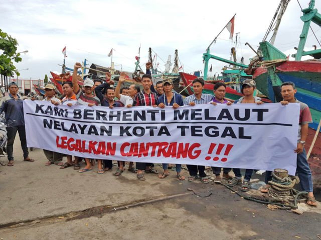 Para Nelayan Demo di Istana. Ini Lho Fakta Soal Cantrang yang Bikin Mereka Minta Bu Susi Diturunkan