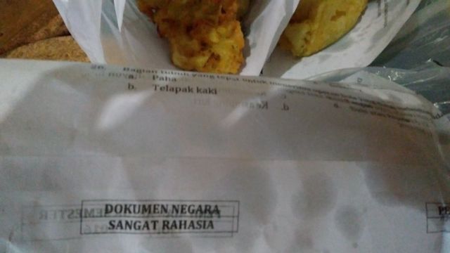 Dari Gosip Hingga Cerita Dewasa, 18 Bungkus Gorengan ini Bakal Bikin Wawasanmu 