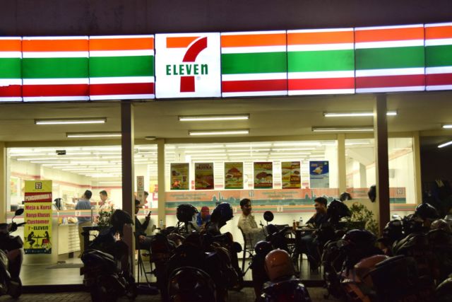 Selamat Tinggal 7-Eleven. Tongkrongan Anak Gaul yang Tak Mampu Bertahan di Persaingan