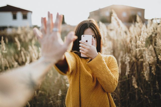 12 Chat Gelisah Khas Cewek Saat Cowoknya Tak Juga Membalas Pesan dan Hilang Seharian