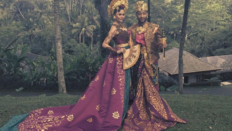 John Legend dan Keluarga Berlibur ke Bali, Lihat deh Foto-Foto Kebahagiaan Keluarga Ini!