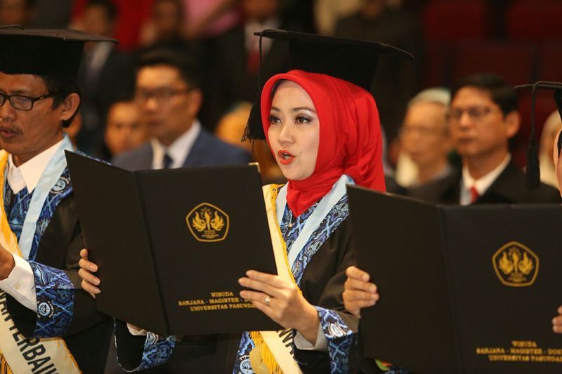 Meski Sibuk Mendampingi Ridwan  Kamil  Ibu Walikota Bandung 