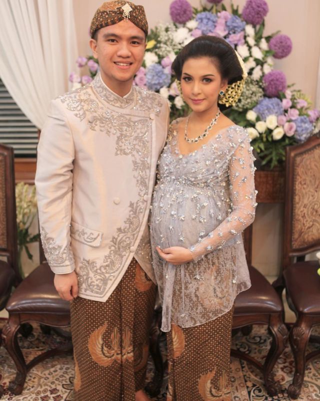 13 Inspirasi Style Kebaya Untukmu yang Sedang Berbadan Dua. Hamil pun Tetap Harus Modis, Dong!