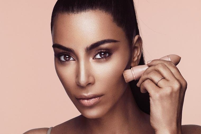 KKW Beauty, Kosmetik Kim Kardashian yang Kontroversial. Ludes dalam Waktu Kurang dari 3 Jam Waktu Launching Pertama Lho!