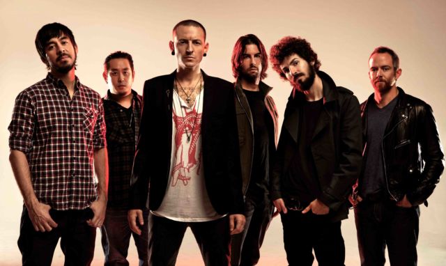 Kehidupan dan Karier Chester Bennington dari Awal Hingga Akhir Hayatnya. Asli Bikin Patah Hati!