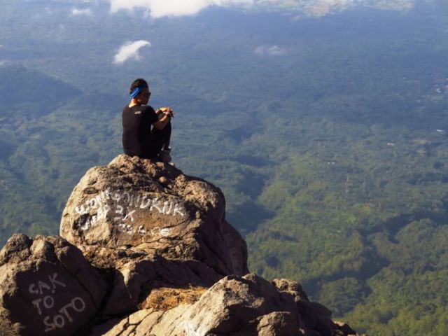 vandal di gunung