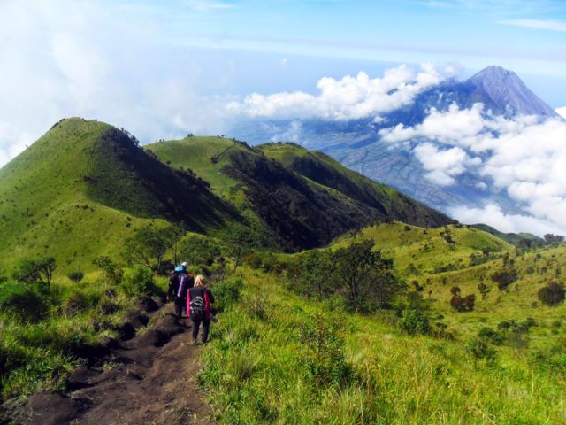 Wow, Tiga Pendaki Ini Akan Tinggal Selama 100 Hari di Gunung Merbabu! Nekat Banget Ya...