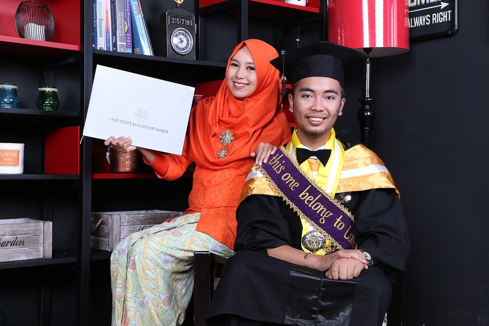 12 Inspirasi Outfit Pendamping ke Wisuda Pacar