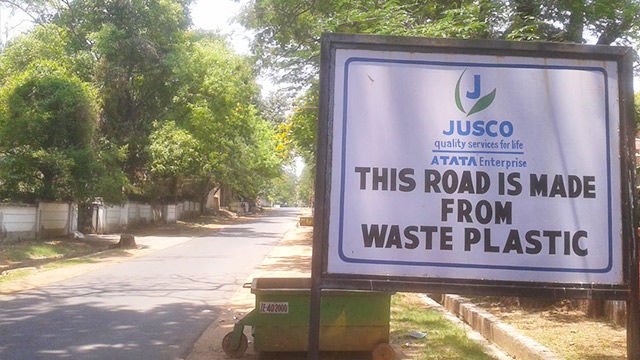 Ada Solusi Baru Atasi Limbah Plastik. Plastik Bekas Bakal Diubah Jadi Jalan Raya, Keren Nih!