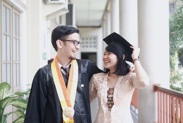 12 Inspirasi Style Pendamping  Wisuda  Masa Iya Mau Ketemu 