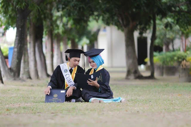 13 Inspirasi Spot Outdoor untuk Foto Wisuda. Biar Lebih Berkesan dan Hasilnya Tetap Istimewa