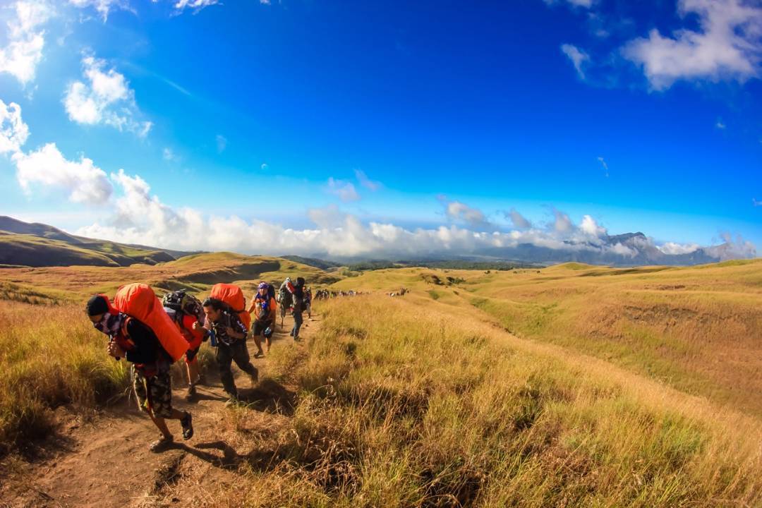 Setahun Ditutup, Gunung Rinjani Akhirnya Dibuka Kembali. Begini Prosedur Pendaftaran Online ke Sana