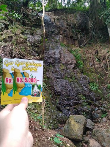 Wisatawan Ini Kesal Ketika Liburan ke Grojokan Secepit tapi Tak Ada Air Terjunnya Sama Sekali! Kocak Abis Sih