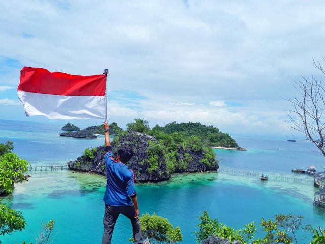 Menyibak Keindahan Teluk Cinta di Pulau Labengki. Pesona Surga Tersembunyi yang Tak Bisa Kamu Dustai!