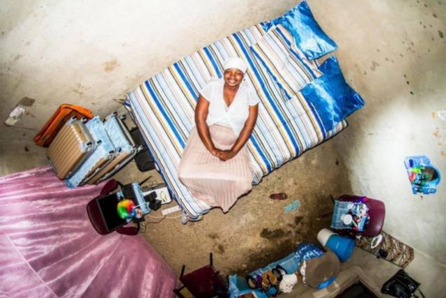 Fotografer Ini Memotret Kamar Tidur dari Berbagai Negara di Dunia. Bisa Banyak Belajar Budaya Lain!