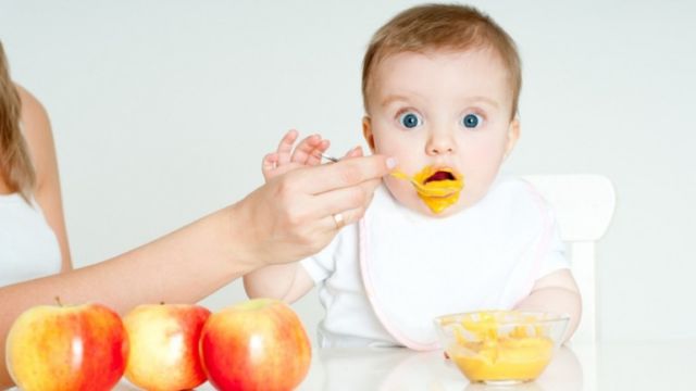 Cara Andien Melatih Makan ke Kawa Dipermasalahkan. Sebenarnya, Metode BLW itu Apa, Sih?