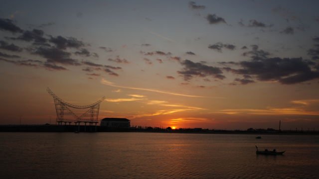 Sunset di Pantai Losari nih